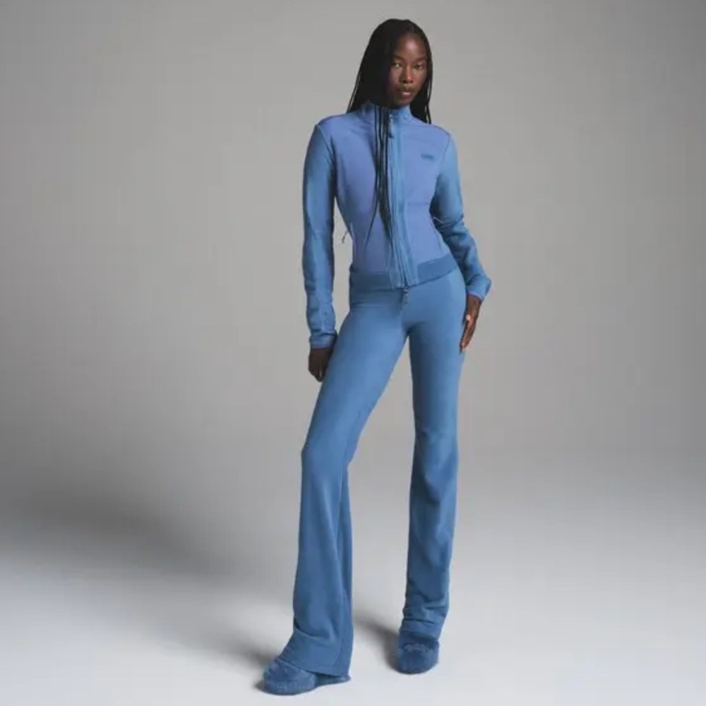 HTF SKIMS FLEECE LOUNGE PANTS IN AZURE S